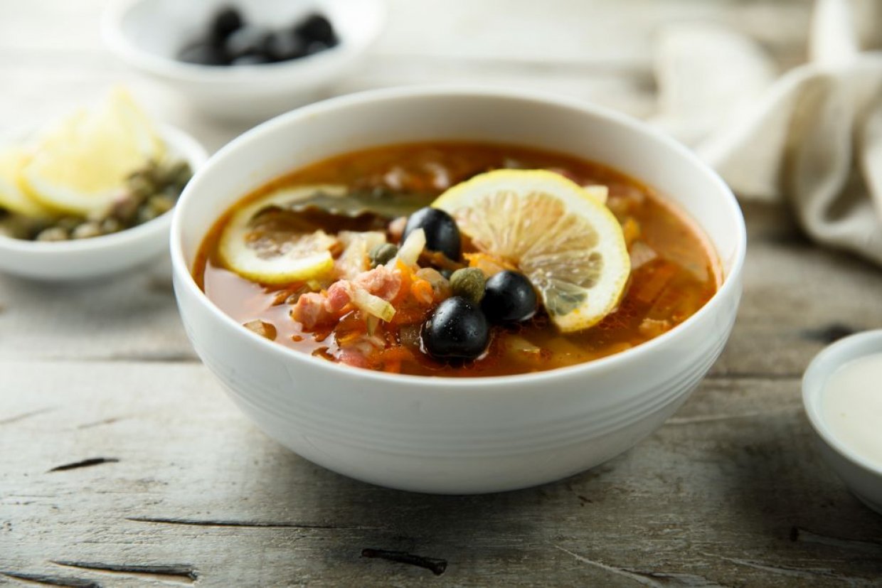 Солянка с сосисками и капустой Солянка с сосисками и капустой