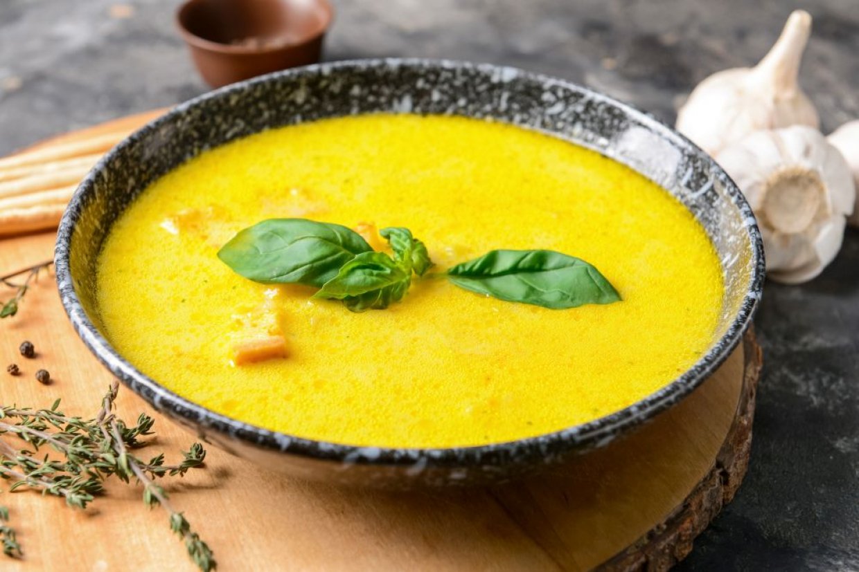 Сырный суп с курицей и плавленым сыром Сырный суп с курицей и плавленым сыром