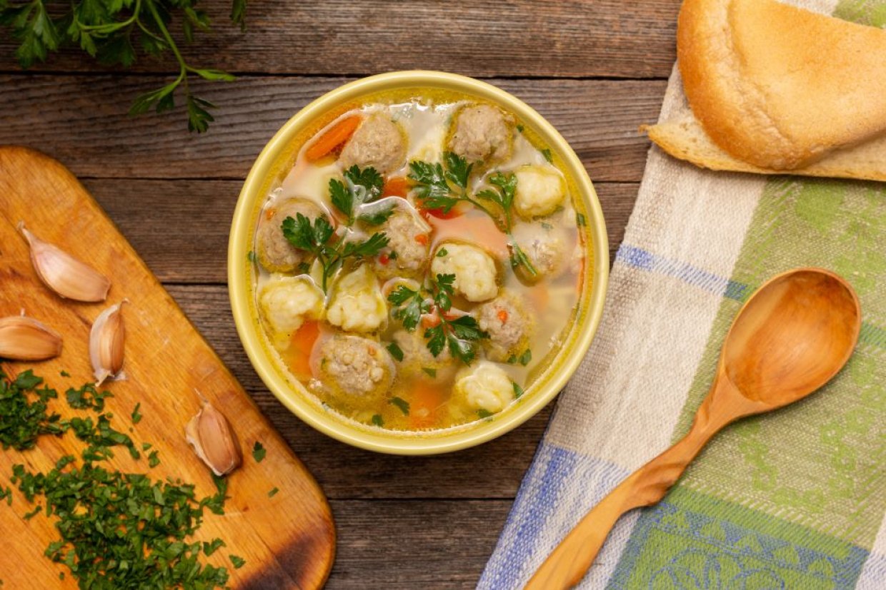 Суп с фрикадельками и галушками