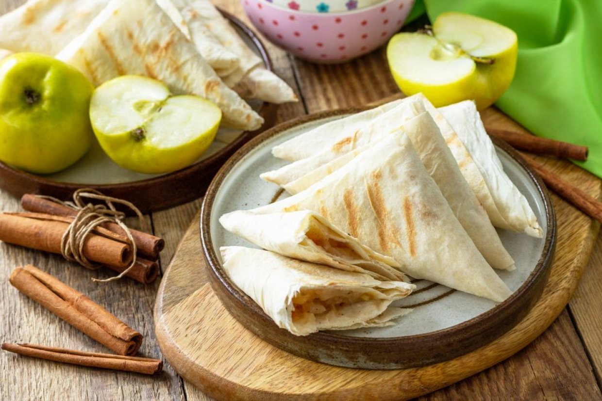 Лаваш с яблочной начинкой