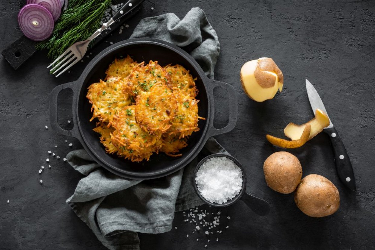 Картофельные драники с луком Картофельные драники с луком