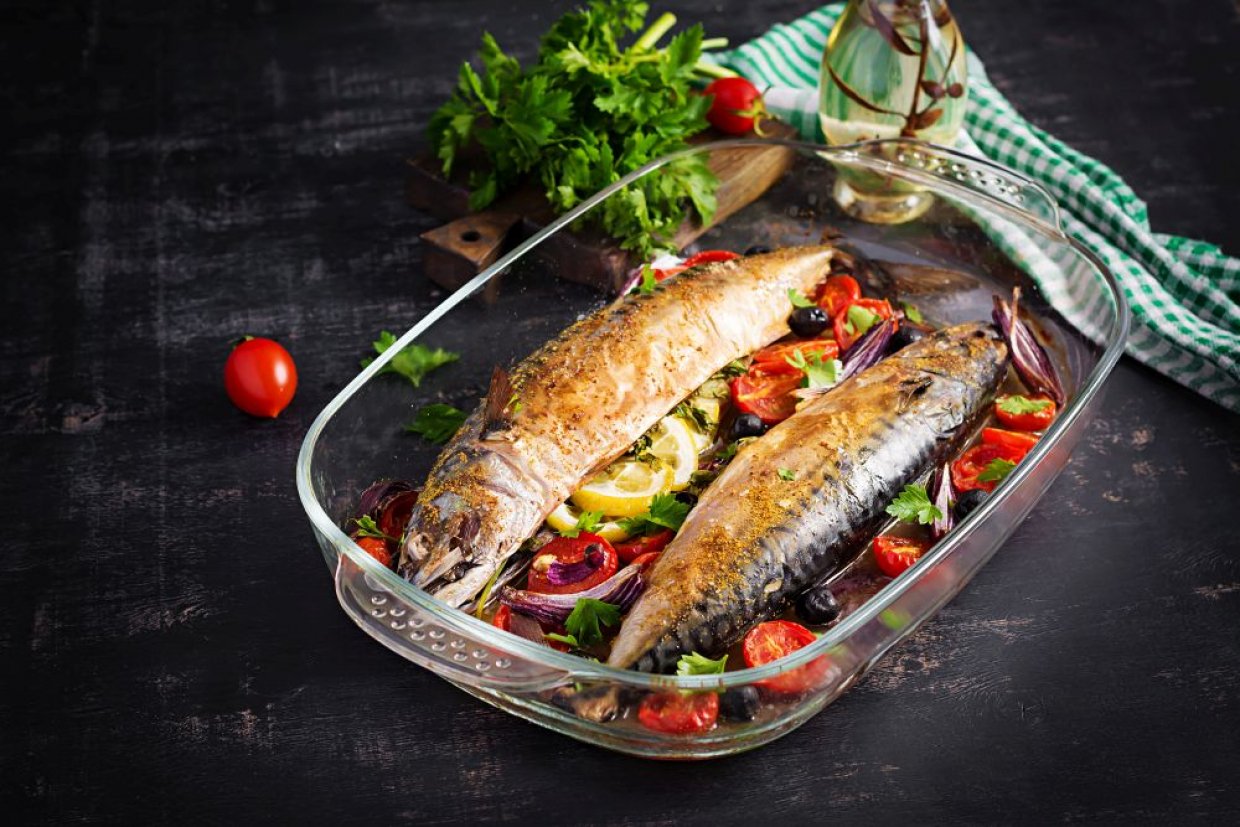 Скумбрия с овощами в духовке Скумбрия с овощами в духовке