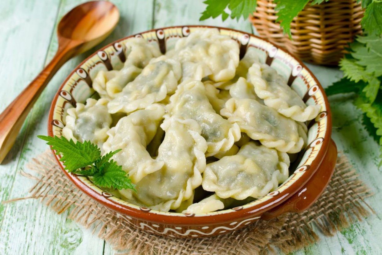 Вареники с крапивой и творогом Вареники с крапивой и творогом