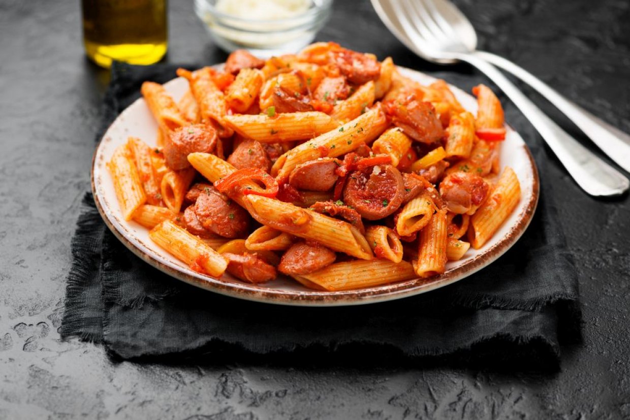 Макароны по-флотски с колбасой Макароны по-флотски с колбасой