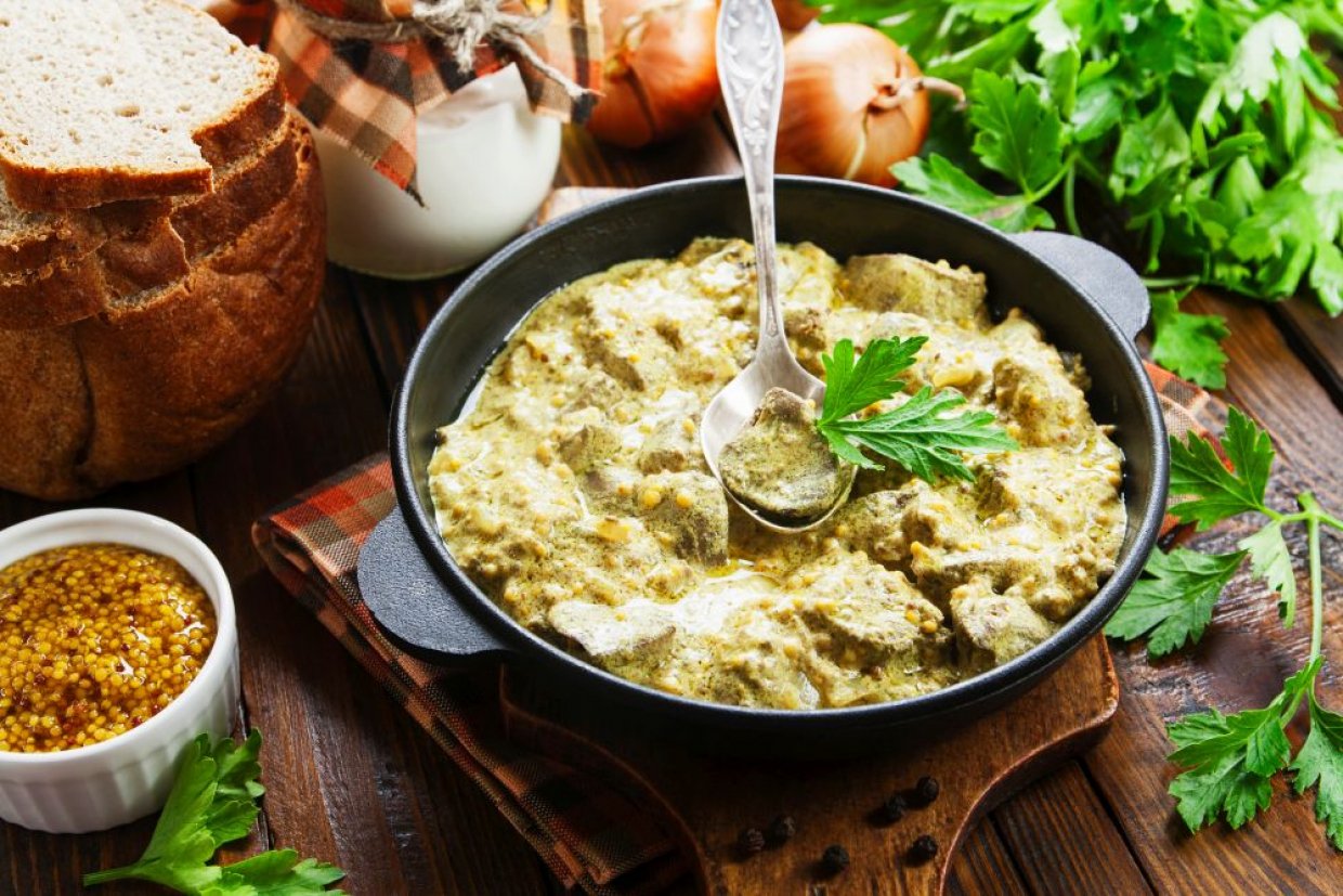 Бефстроганов из свинины со сметаной и луком Бефстроганов из свинины со сметаной и луком