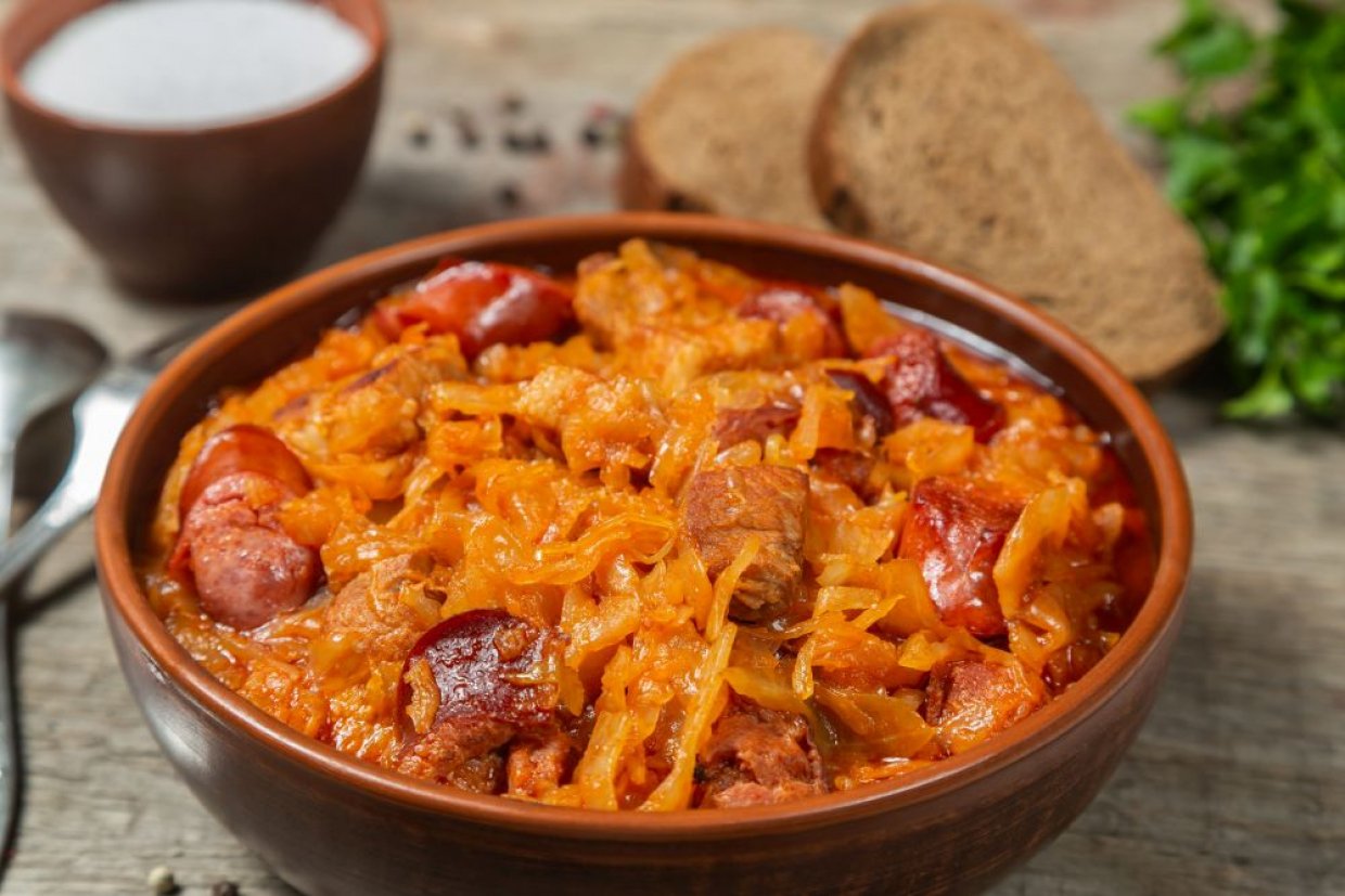 Тушеная капуста с сосисками Тушеная капуста с сосисками