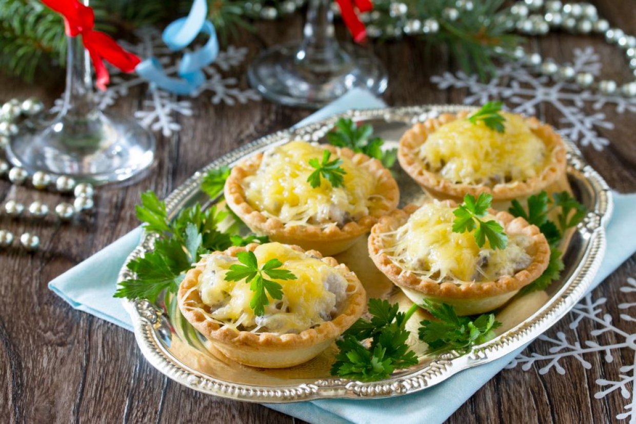 Тарталетки с курицей и ананасами на Новый год Тарталетки с курицей и ананасами на Новый год