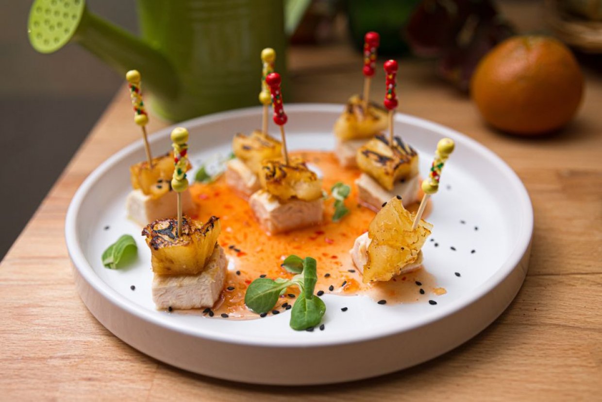 Канапе с курицей и ананасами на Новый год Канапе с курицей и ананасами на Новый год