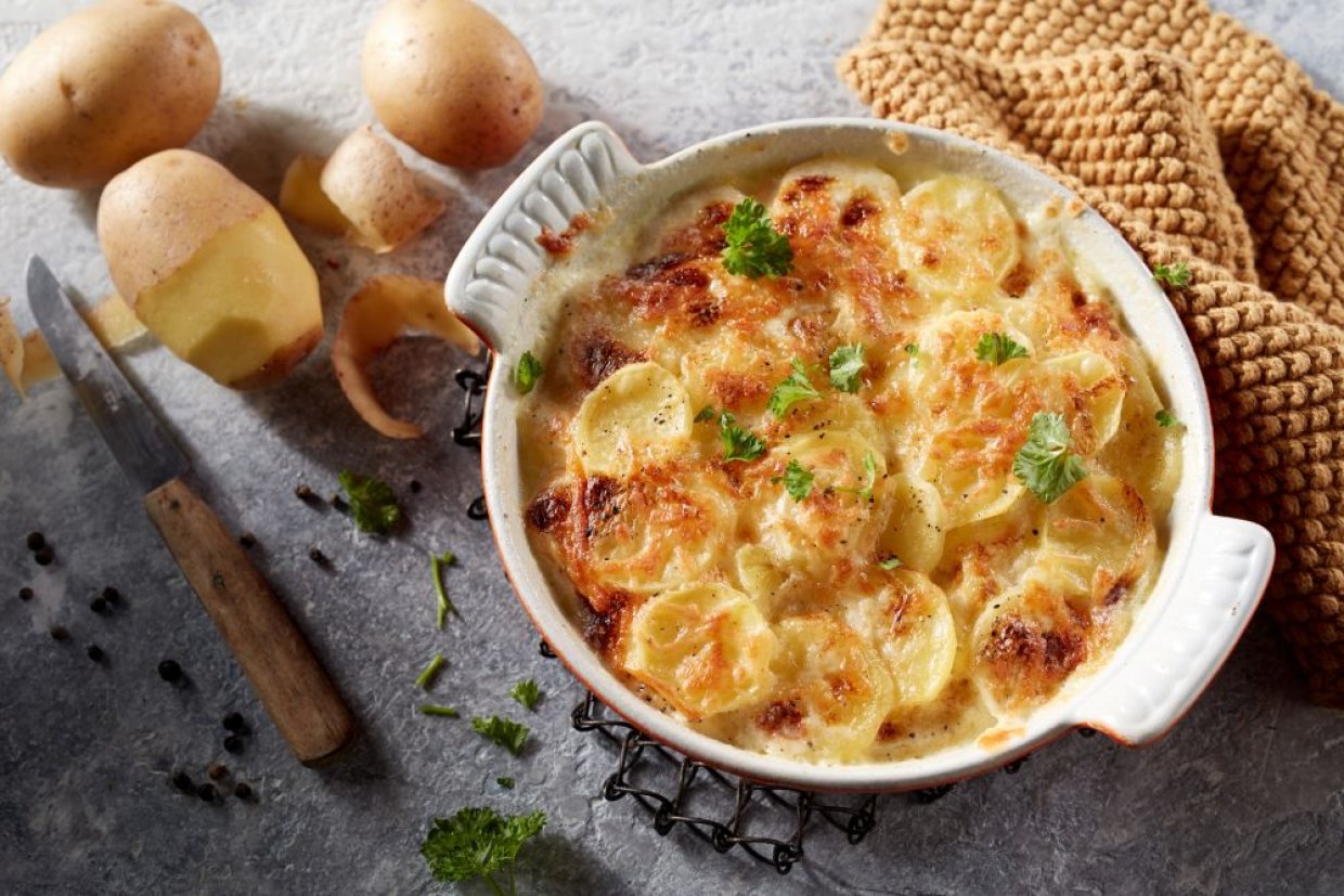 Картофельный гратен с сырной корочкой Картофельный гратен с сырной корочкой