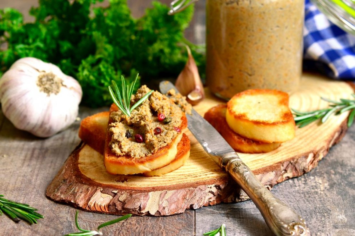 Куриный паштет с чесноком и специями