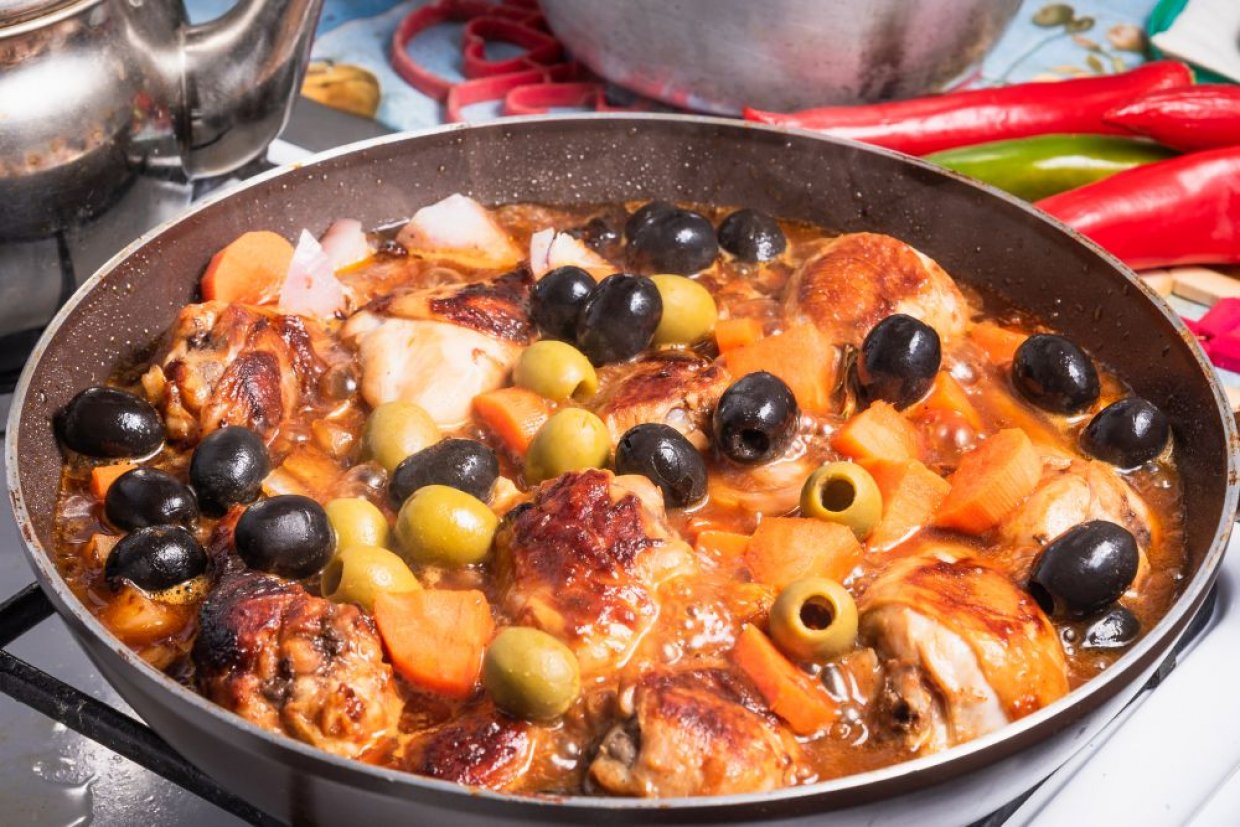Курица по-мароккански с лимоном и оливками Курица по-мароккански с лимоном и оливками