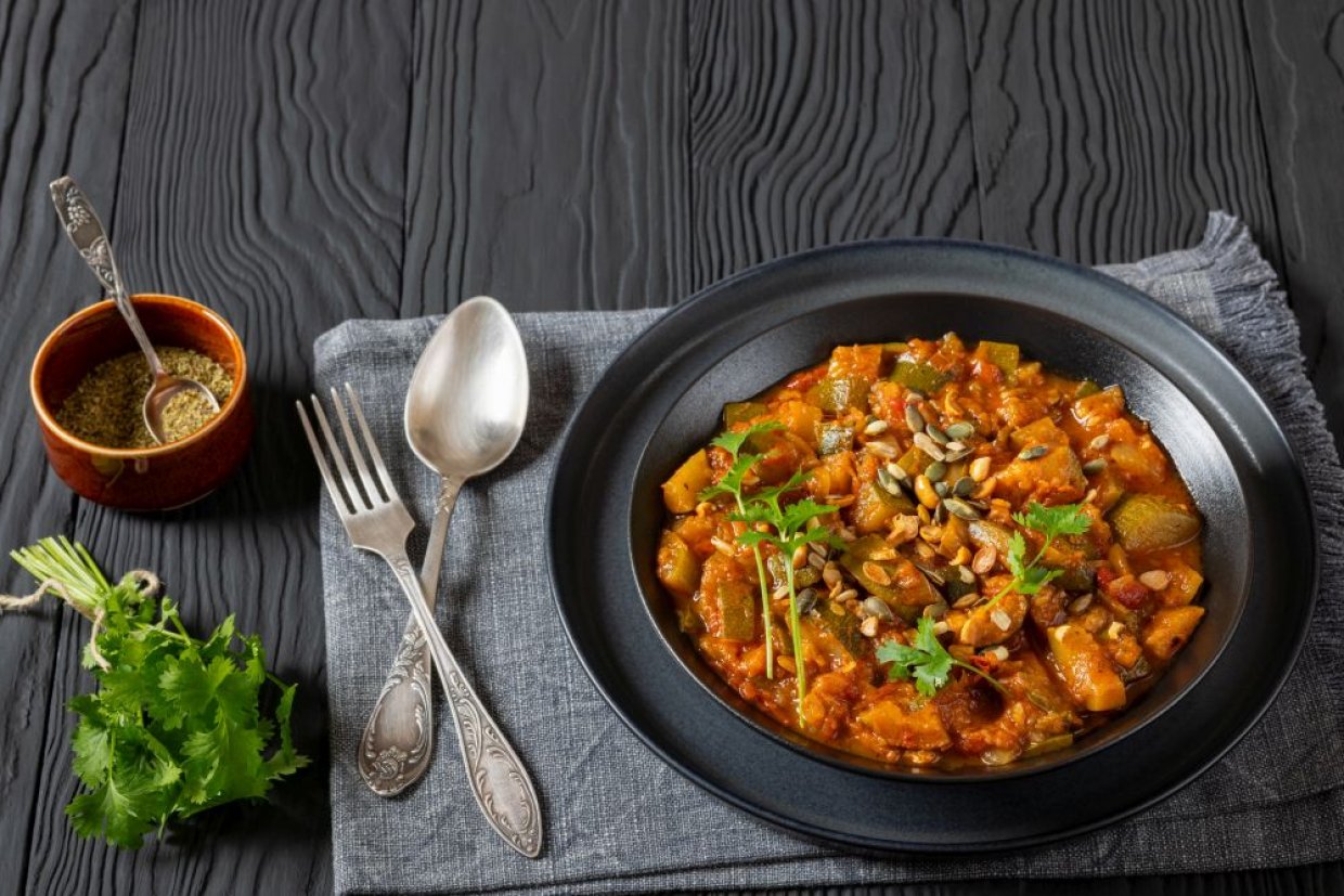 Тушеные кабачки с морковью, луком и томатной пастой Тушеные кабачки с морковью, луком и томатной пастой