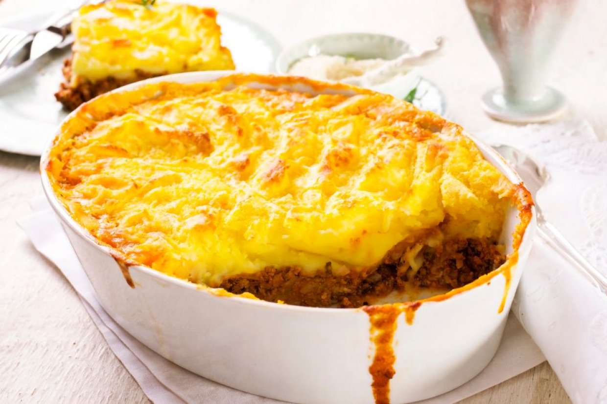 Картофельная запеканка с фаршем, сыром и сливочным соусом Картофельная запеканка с фаршем, сыром и сливочным соусом