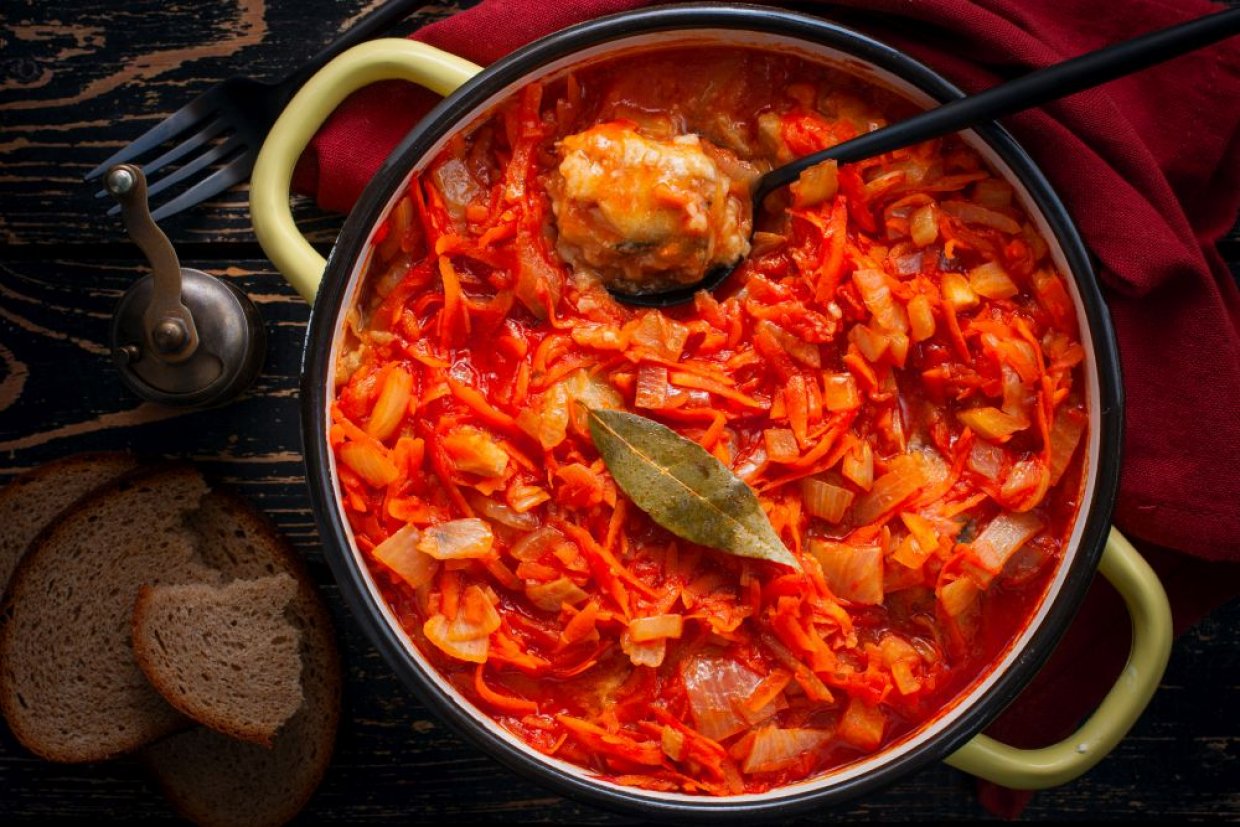 Рыба под маринадом с морковью, луком и томатной заправкой