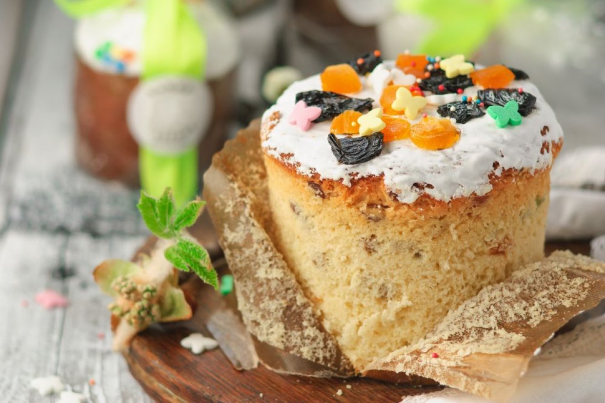 Ароматный ореховый кулич с медом и пряностями