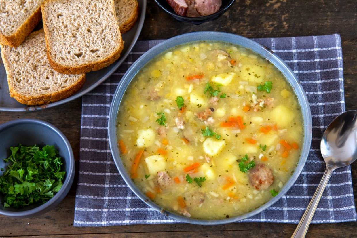 Гороховый суп с копченостями и овощами в мультиварке Гороховый суп с копченостями и овощами в мультиварке