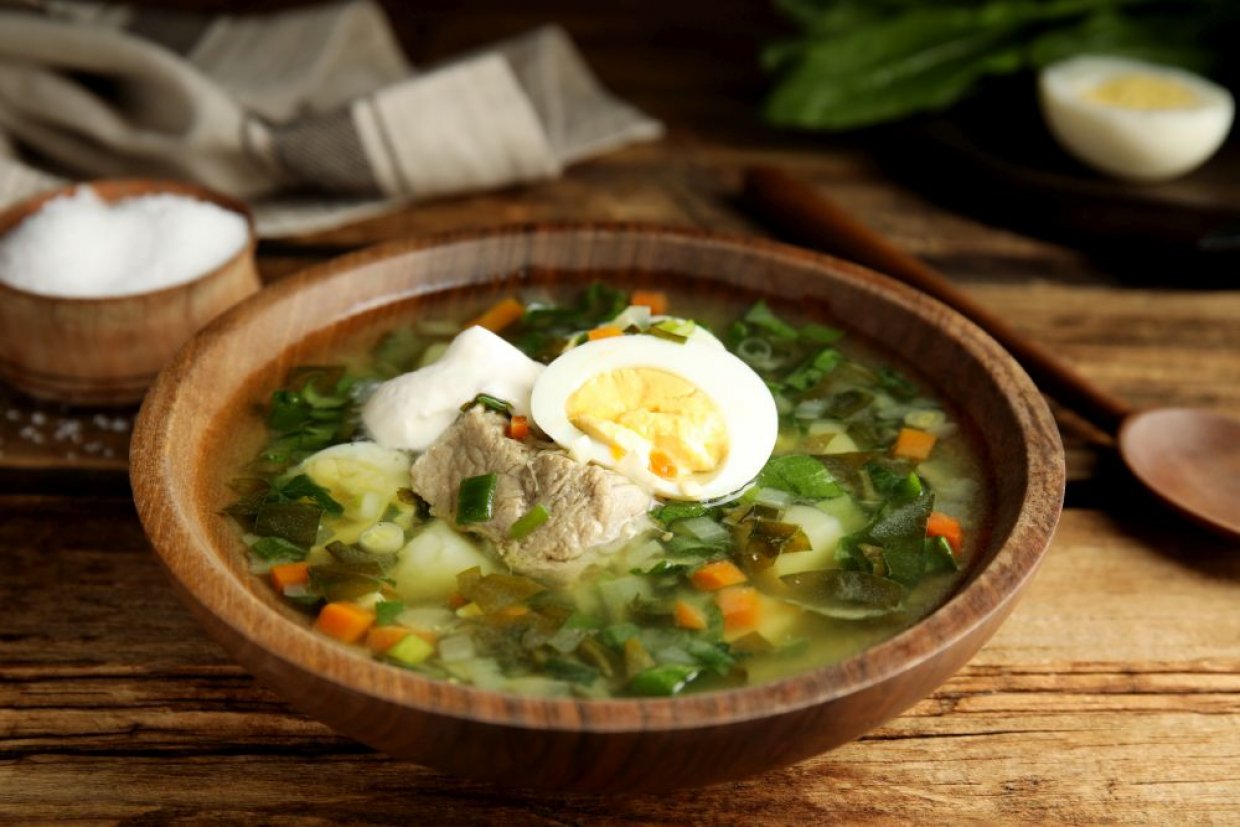 Суп из щавеля с яйцом, мясом и картошкой