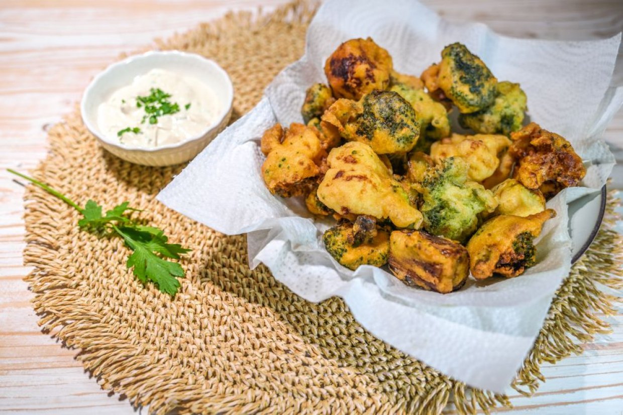 Брокколи в кляре на сковороде