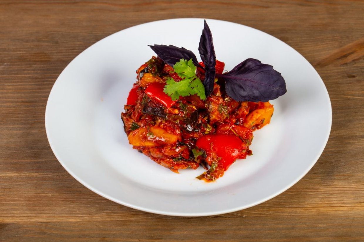 Аджапсандал на мангале