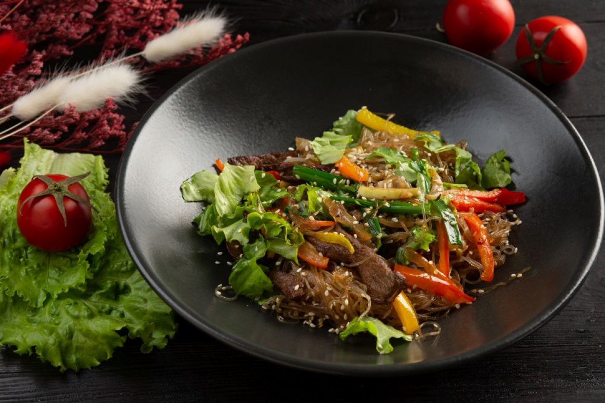 Фунчоза со свининой и овощами