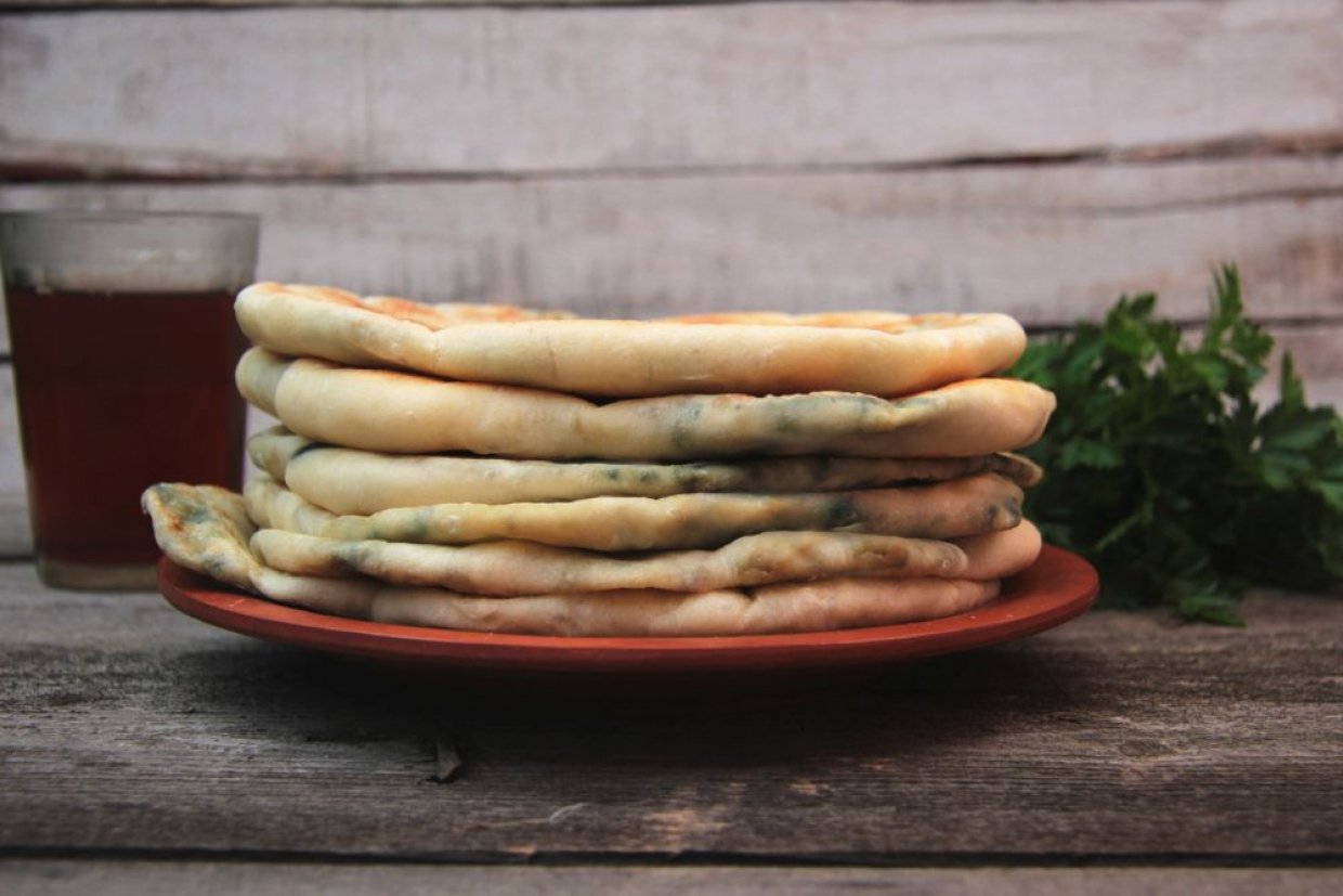 Хычины с сыром и зеленью