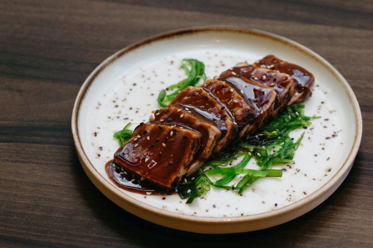 Стейк тунца с соусом терияки