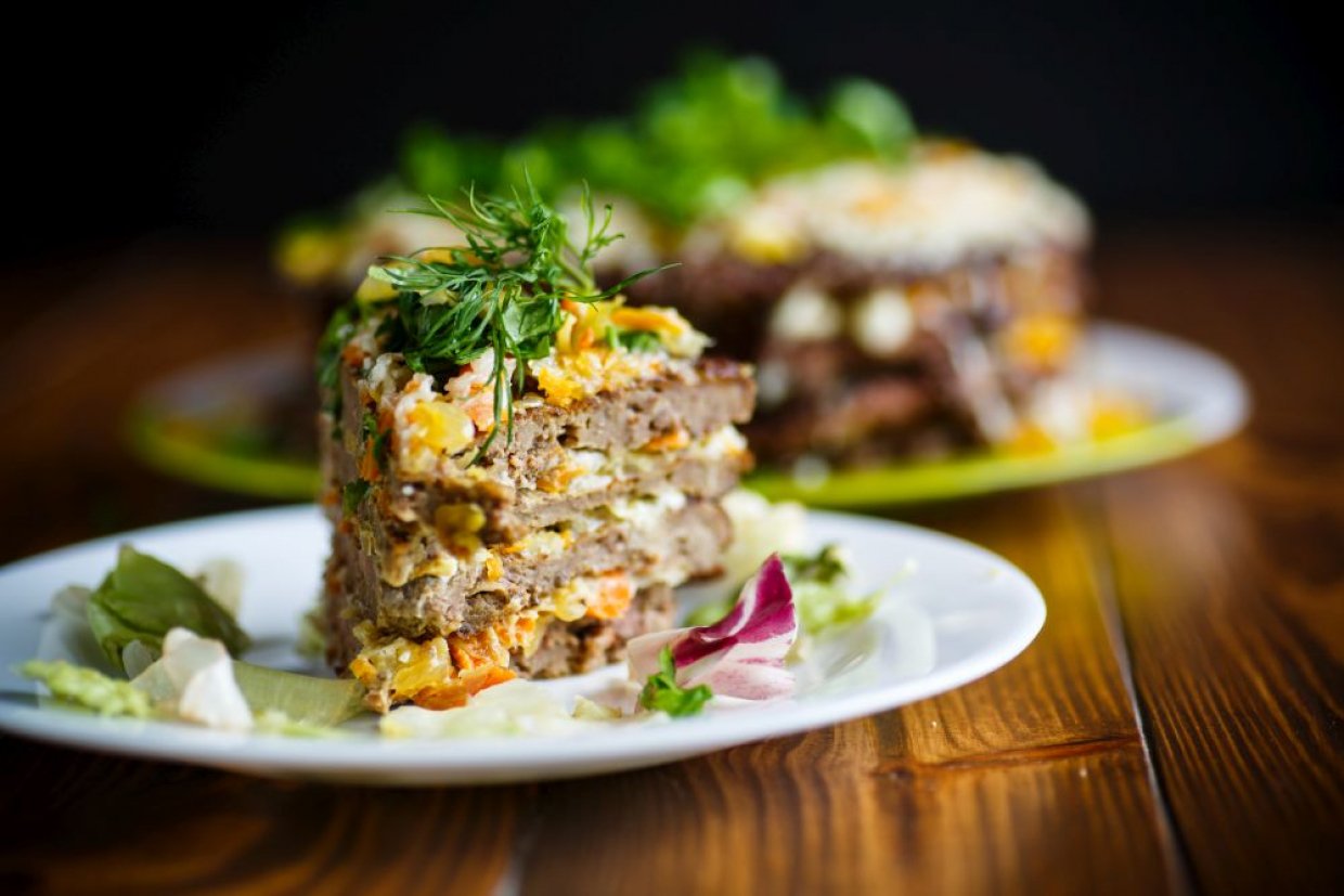 Домашний печеночный торт с морковью и луком