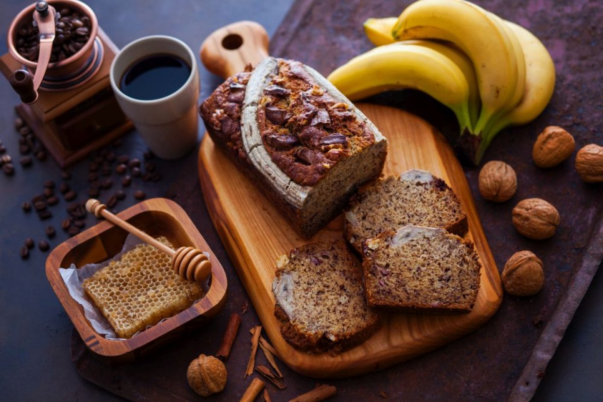 Банановый хлеб с грецкими орехами и шоколадом