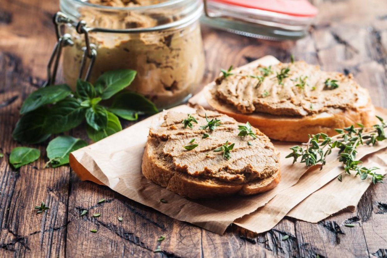 Паштет из куриной печени с тимьяном и яблоками